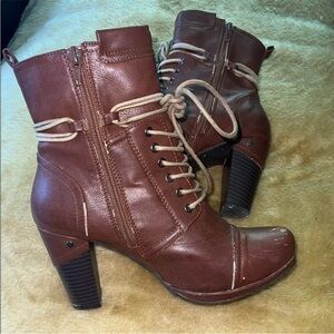 Codia | Women’s Size 7 Brown Lace-Up Ankle Boots